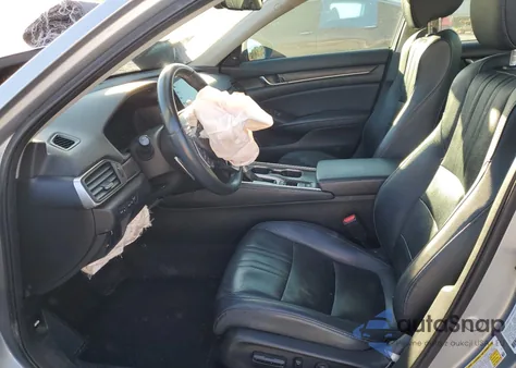 2018 Honda Accord Touring z USA, uszkodzony, nr VIN 1HGCV1F93JA119765